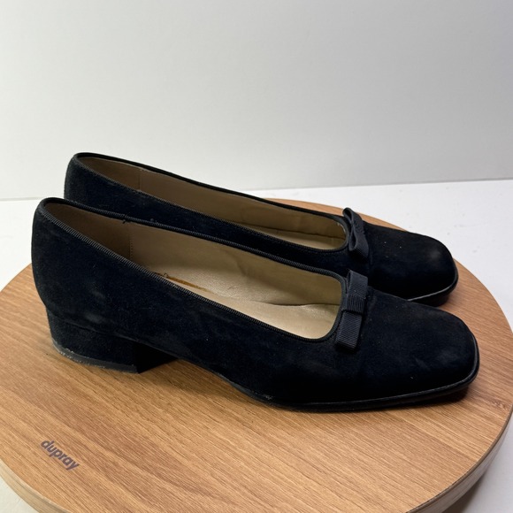 Saks Fifth Folio Black Suede Bow Square Toe Low Heel Pumps Classic Career Sz 5.5 - Picture 1 of 9